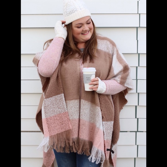 🆕NEW! Oversized Plaid Fringe Poncho - Picture 7 of 11